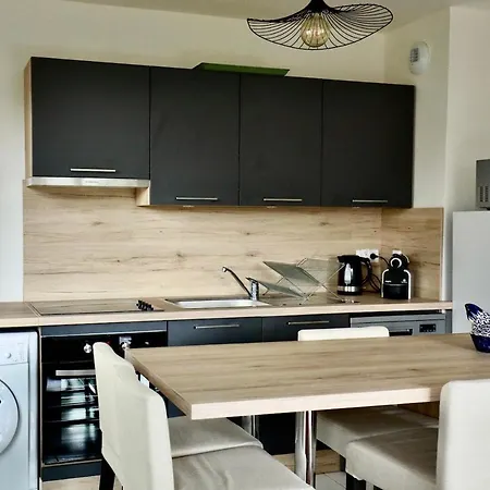 Des Arts Apartman *